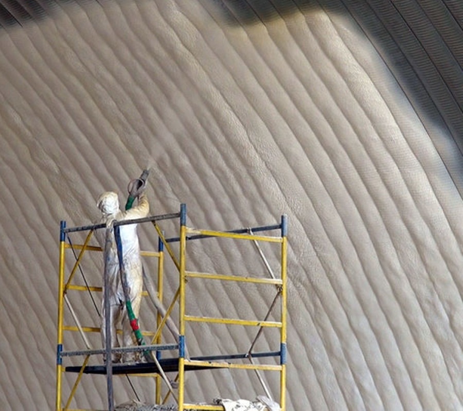 Заказать напыление пенополиуретана в ангаре