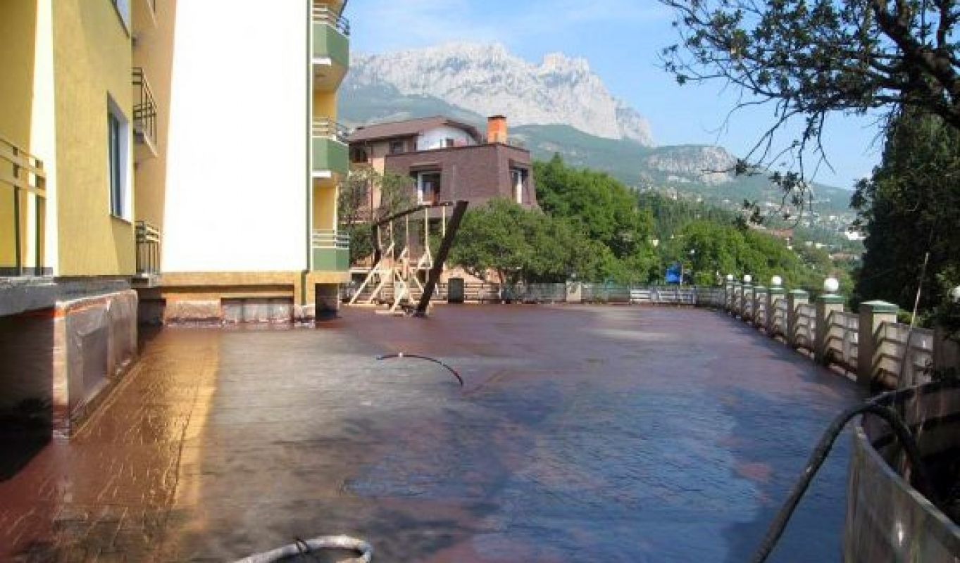 Эксплуатируемое покрытие стилобата полимочевиной Унигард